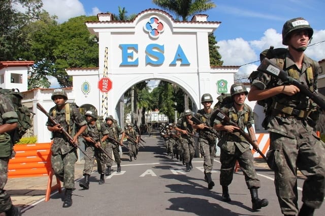 Exército Brasileiro divulga edital de concurso com 440 vagas